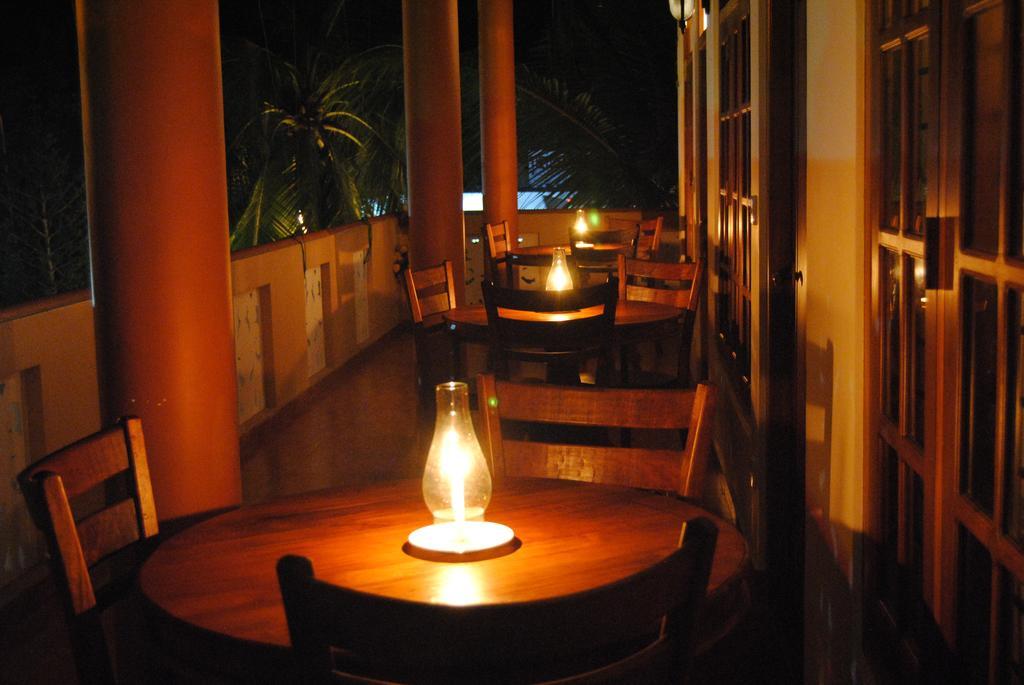 Kumara Guest House Unawatuna Esterno foto