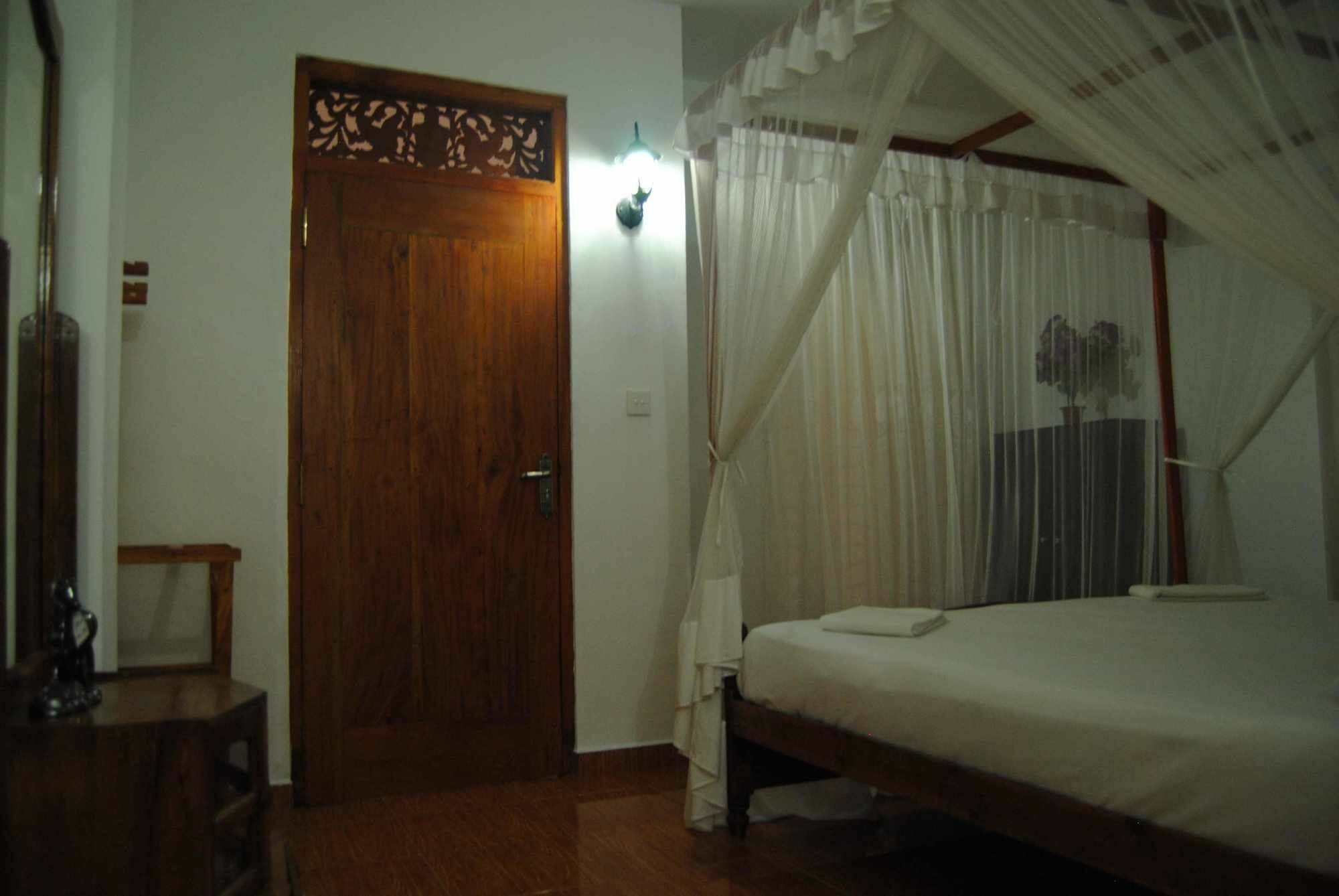 Kumara Guest House Unawatuna Esterno foto