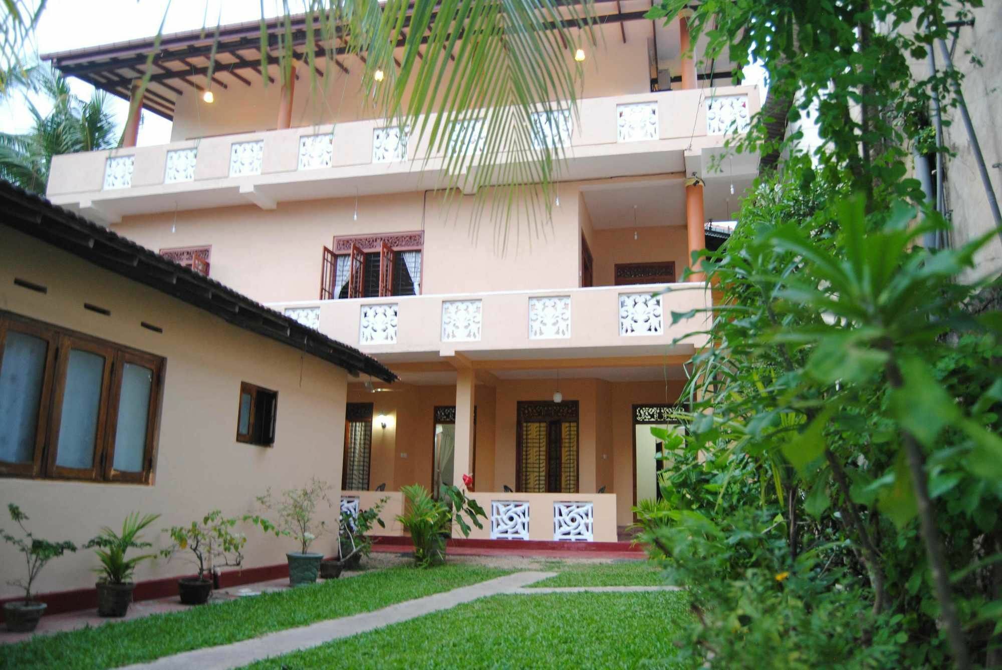 Kumara Guest House Unawatuna Esterno foto