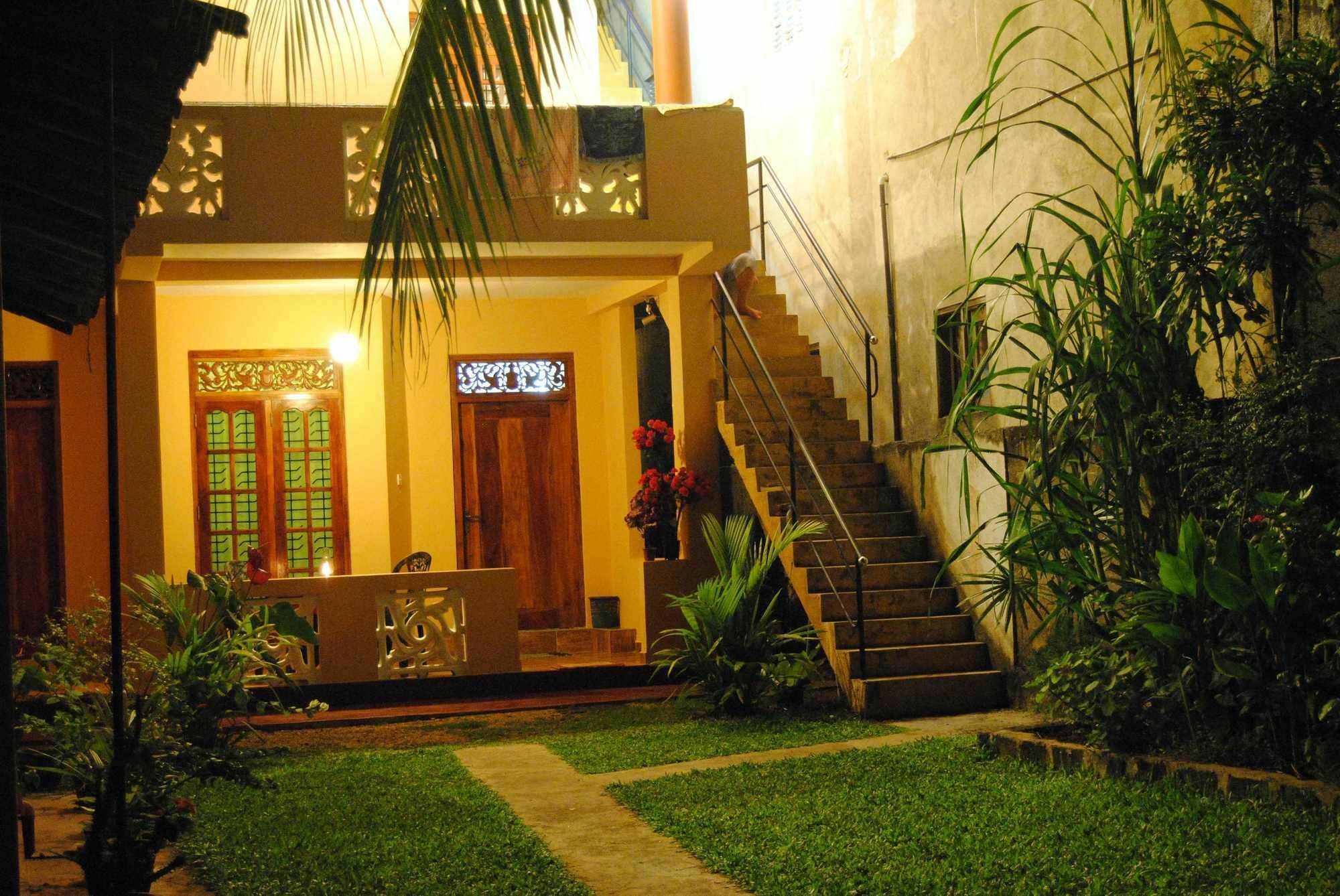 Kumara Guest House Unawatuna Esterno foto